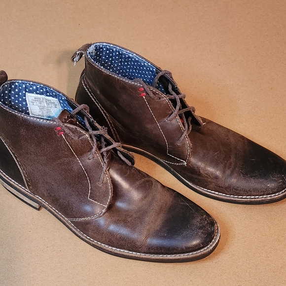 Original Penguin Brown Chukka Boots with Lace-Up Design Distressed Leather Sz 8 - Picture 1 of 7